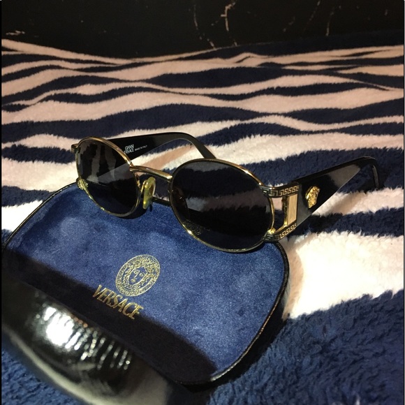 VINTAGE GIANNI VERSACE SUN GLASSES - Picture 1 of 4